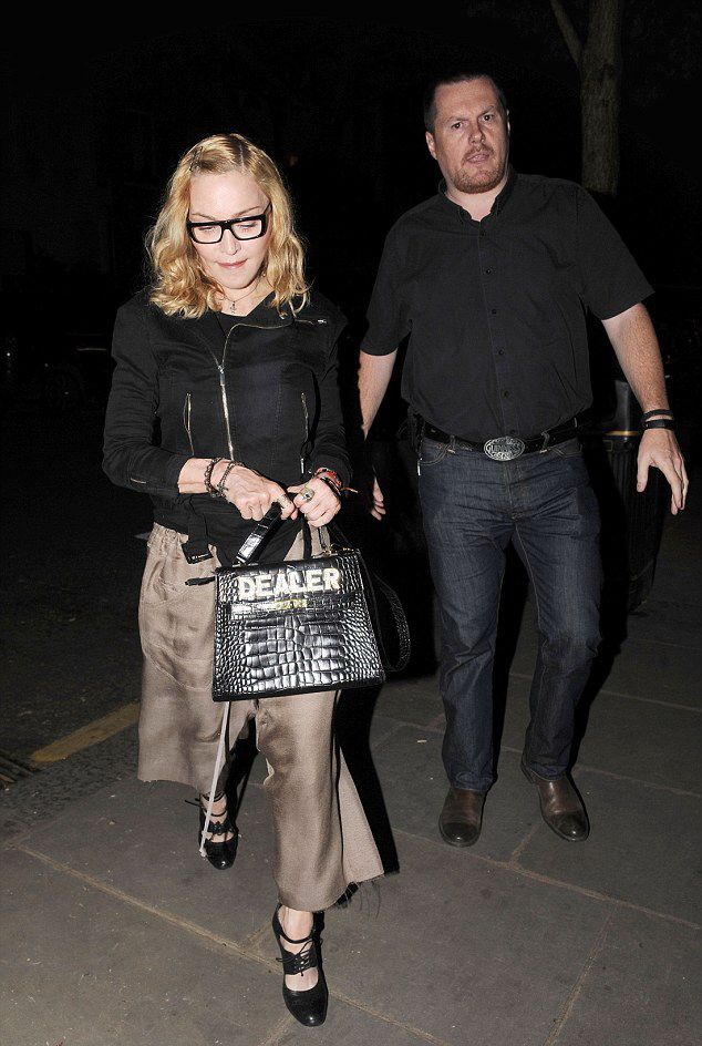 20160715-pictures-madonna-out-and-about-london-10